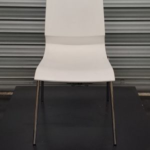 Chaise Blanche curvy